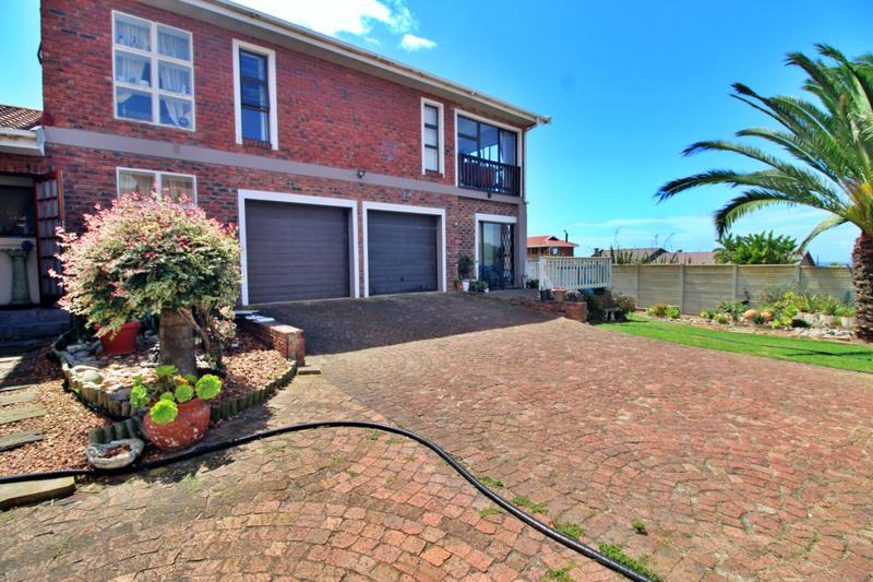 5 Bedroom Property for Sale in Fraaiuitsig Western Cape